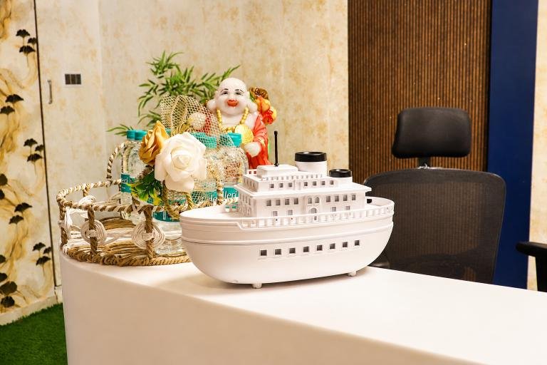 Mantra reception desk detail